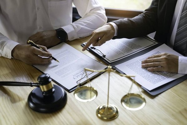 Comment installer un limiteur de vitesse intelligent pour jeunes conducteurs dans un véhicule familial?